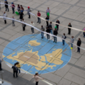 В Екатеринбурге более 700 детей написали жителям Земли послание длиною более 400 метров.