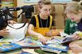 Дети из реабилитационных центров Екатеринбурга получили в подарок книги от Православной Службы Милосердия и сладкие подарки от Фонда 