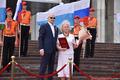 В День России казакам Екатеринбурга вручили флаги Российской Федерации