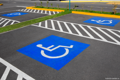 Парковка для инвалидов: как получить разрешение и льготное место во дворе