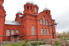 Свято-Петропавловский храм встречает главный осенний православный праздник Покрова .
