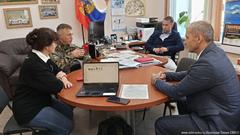 Глава администрации Орджоникидзевского района города Екатеринбурга Р.Г Кравченко встретился атаманом станицы Добровольческая Петром Целовальниковым