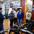 Владельцы ретро мотоциклов в гостях у мотоциклетного музея 